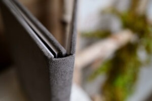 3teiliger fotoaufsteller hochformat mit samt velourcover detail