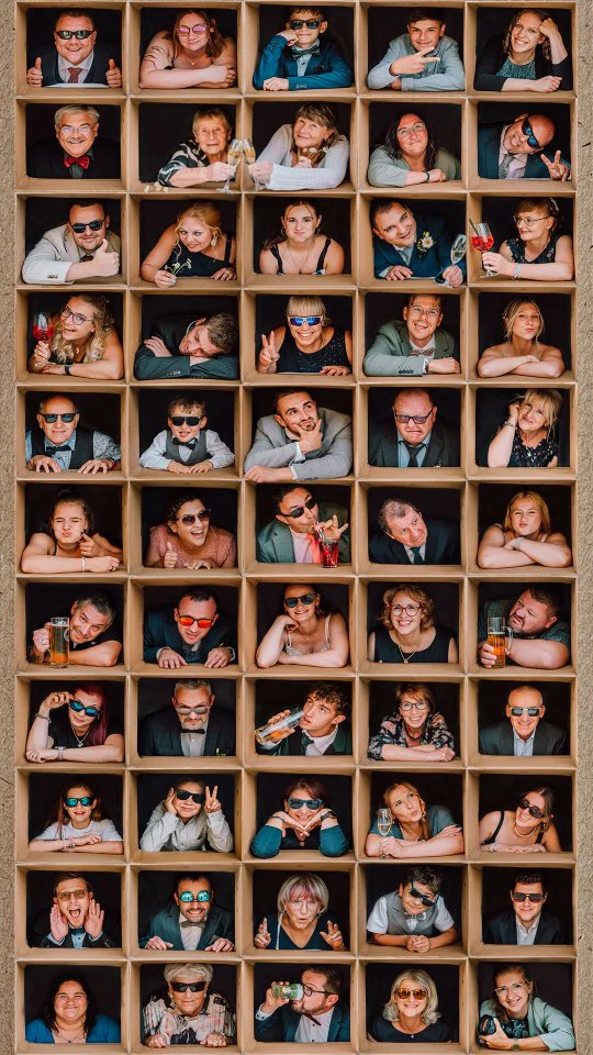 Die kreativste Gruppenfoto-Idee für eure Hochzeit! ✨

Stell dir vor: all eure Gäste, vereint in einem einzigen Bild und jeder mit seiner eigenen kleinen Bühne und Idee. 💛

Das Ergebnis? Ein absolut unvergessliches Kunstwerk, ein Gruppenbild das zeigt, wie einzigartig und bunt eure Gesellschaft ist.

👉 Bearbeitungszeit: knapp 2,5 Stunden, aber jede Minute hat sich gelohnt.

Fun Fact: Ich bin übrigens auch auf dem Bild, hast du mich schon entdeckt? 👀

📸 Gruppenfotos müssen nicht klassisch und steif sein, sie können kreativ, modern und einfach wow sein!

Solche Bilder bleiben für immer in Erinnerung und auch bei euren Gästen.

💍 Heiratet ihr 2026 oder 2027?
Dann lasst uns gemeinsam eure Geschichte festhalten – ab 9 Stunden Begleitung gibt’s euer persönliches Highlight-Video dazu.

Jetzt anfragen & Termin sichern ✨

Herzlich,
Sibylle von forever in love Fotografie 

📍Fotoatelier in Chemnitz | Hochzeitsbegleitungen Sachsenweit 

#hochzeitsfotografie #hochzeitsfotograf #gruppenfotoidee #hochzeitsinspiration #hochzeit2026 #hochzeit2027 #viralreels #viralwedding #kreativehochzeitsfotos #gruppenfoto #foreverinlovefotografie