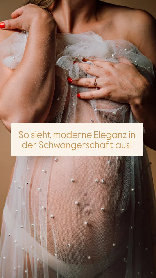 So sieht moderne Eleganz in der Schwangerschaft aus. ✨
Keine typischen Posen, nur du • sinnlich, stolz, einzigartig.
Dieses Shooting ist für Frauen, die ihre Schwangerschaft nicht verstecken, sondern als das feiern, was sie ist:
Ein Wunder. Ein neues Kapitel voller Stärke und Liebe.
Ob mit sanftem Licht, einem Hauch von Stoff oder goldenen Akzenten, jede Aufnahme erzählt deine Geschichte.
Modern. Elegant. Für immer. 💛
📩 Schreib mir „ELEGANZ“ per DM, wenn du dir deinen Termin sichern möchtest.
📍 Chemnitz & Umgebung
Forever in Love Fotografie, emotionale, moderne Babybauchbilder.
Herzlich, 
Sibylle von forever in love Fotografie 
#modernematernity #babybauchshooting  #sinnlicheschwangerschaft #mamaglanz #foreverinlovefotografie #fotografinchemnitz #maternityvibes #elegantefotografie #babybauchfotos #chemnitzmamas #bauchshooting #viralreels  #maternityinspo #emotionaleFotografie