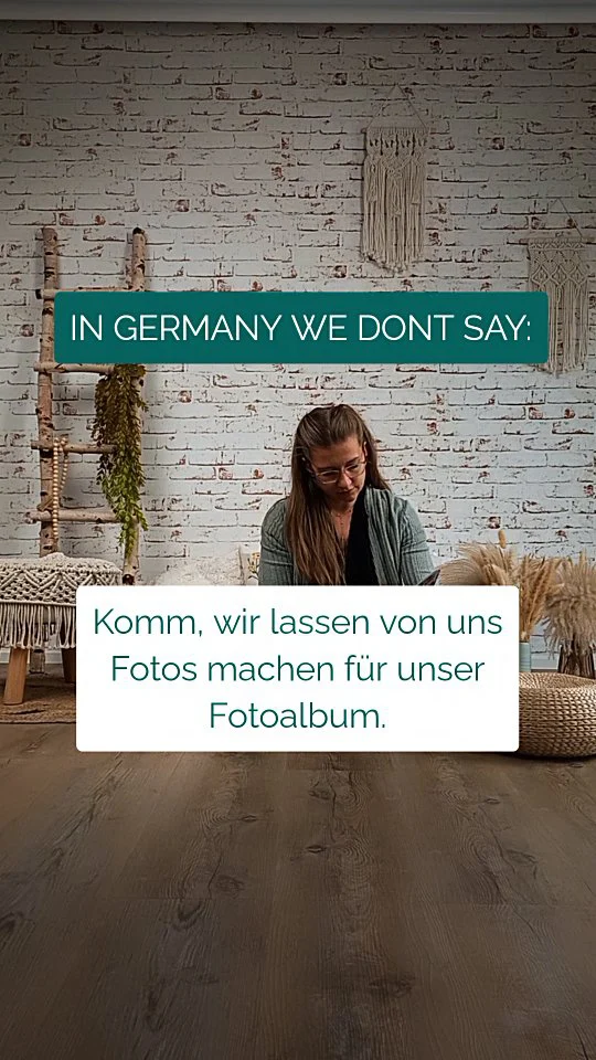 In Germany we don't say:
Komm, wir lassen von uns Fotos machen für unser Fotoalbum.

We say:
"Irgendwann mal...."

Weißt du, was ich so oft höre?
„Das letzte Shooting war 5 Jahre her und schau mal wie groß unsere Kinder nun sind..."
„Ich fühl mich gerade nicht wohl.“
„Mach lieber nur die Kinder.“

Und jedes Mal denke ich mir: aber deine Kinder wollen später nicht nur sich sehen, sondern sie wollen dich sehen...dich als Mama, wie du dein Kind in den Armen hältst....Dein Lächeln, wenn sie Quatsch machen.
Wie du sie anschaust, festhälst...einfach nur ihre Mama.

Ich bin selbst Mama und ich weiß ganz genau, wie schnell die Zeit vergeht...viel zu schnell werden die Kinder groß.

Wie oft man denkt, man hat noch Zeit...und plötzlich sind die kleinen Hände gar nicht mehr so klein.
Ein Fotoalbum ist nichts für Instagram.
Es ist für später, für euch, für Abende auf dem Sofa.
Für Momente wie: „Mama, weißt du noch?“
Und glaub mir…deine Kinder werden nie sagen:
„Mama, du sahst da aber müde aus.“
Sie werden sagen:
„Da warst du bei mir.“

Buche dein Shooting jetzt und sichere dir eure Erinnerungen für euer Fotoalbum.
Kommentiere 💛 und wir planen euer Shooting.

Herzlich,
Sibylle von forever in love Fotografie 

📍Fotoatelier Chemnitz