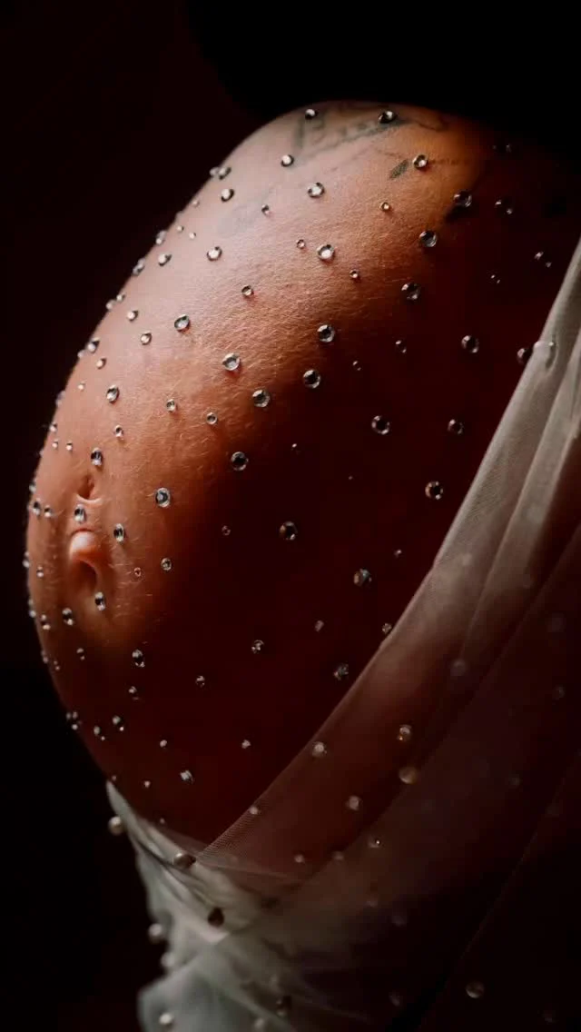 Jeder Moment mit deinem Babybauch ist einzigartig...und viele werdenden Eltern bereuen es, 
Kkeine Erinnerungen davon zu haben.

Dieses Shooting zeigt, wie wir eure Verbindung authentisch festhalten.💛

Schreib mir ‚BABYBAUCH‘ und sichere dir deinen Termin!
Empfehlenswert in der 32-36 SSW.

Ich freue mich auf euch 💛

Sibylle von forever in love Fotografie 

📍 Chemnitz & Umgebung

#babybauchshooting #foreverinlovefotografie