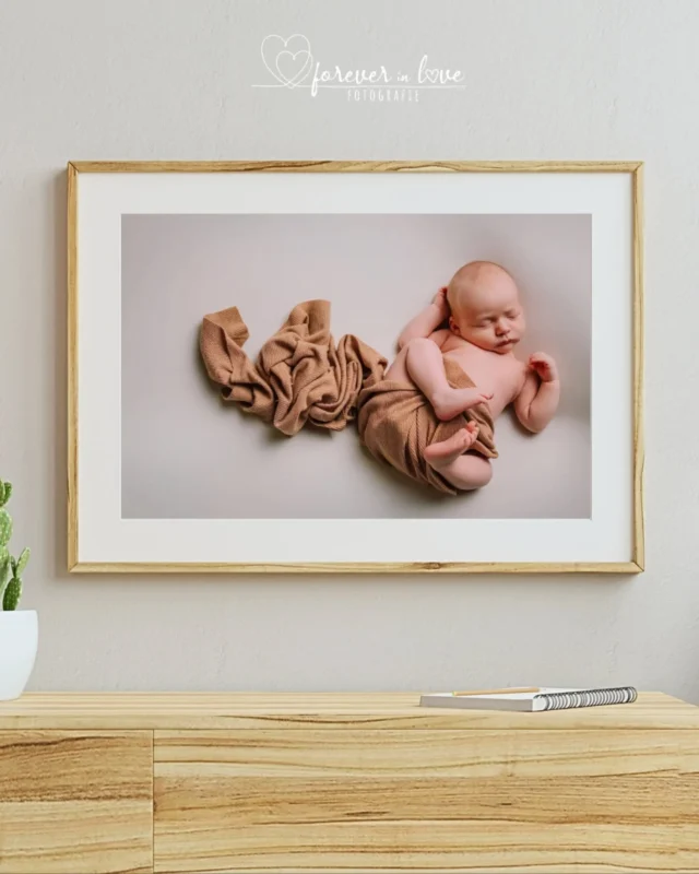 Wandbild vs. Bilddateien...
Was machst du mit deinen Bildern?

Ganz klar, der PC oder auch das Handy ist voll mit Screenshots, Schnappschüssen vom Kind, Alltag, Unternehmungen, Natur uns...aber diese besonderen Aufnahmen bleiben einfach da liegen statt in euer Zuhause zu integrieren?

Eigentlich viel zu schade oder?

#foreverinlovefotografie #fotografchemnitz