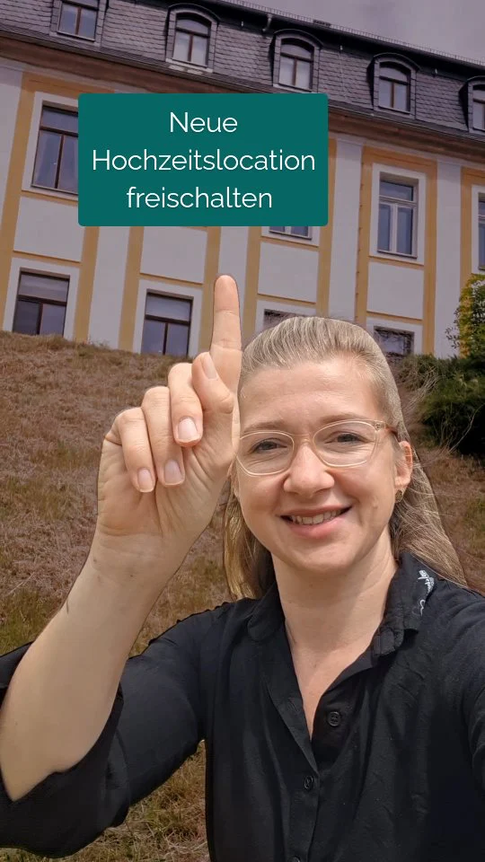 Nächste Hochzeit, neue Location, neue Region...
Tatsächlich bin ich in Chemnitz und Umgebung, Erzgebirge und auch Richtung Leipzig unterwegs für meine Hochzeitsbegleitungen...
Aber jetzt hab ich eine neue Region freigeschalten 🤪
Im wunderschönen Vogtland war ich unterwegs und habe ein zuckersüßes Brautpaar begleitet.

Im Schloss Leubnitz wurde geheiratet, eine sehr stilvolle und geschichtlich interessante Location.

Mal schauen, welche Region ich demnächst freischalten werden😏🤪📷

Sibylle von 
Forever in love Fotografie