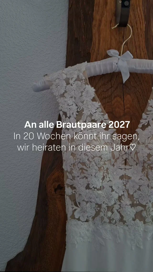 Das ist für alle Brautpaare 2027 💛

In 20 Wochen könnt ihr sagen:
Wir heiraten dieses Jahr!🥹💍

Vielleicht fühlt es sich gerade noch so weit weg an, aber die Zeit vergeht so schnell und plötzlich wird aus „irgendwann 2027“ ganz schnell:

♡ Das ist unser Jahr, unser Hochzeitstag und unsere Hochzeitsbilder.

Wenn ihr 2027 heiratet, dann beginnt eure Geschichte, eure Lovestory!

💌 Ihr sucht noch eure Hochzeitsfotografin in Chemnitz, Sachsen oder Umgebung? Schreibt mir HOCHZEIT per DM und vielleicht darf ich schon bald eure Geschichte festhaltrn und erzählen.

Und jetzt will ich es wissen:
Wann ist euer großer Tag 2027? 💍

In Liebe 
Sibylle von forever in love Fotografie 

#hochzeit2027 #hochzeitsfotografie #foreverinlovefotografie